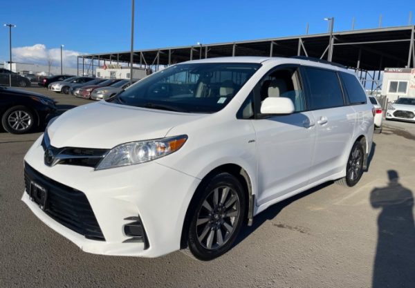 2018 Toyota Sienna AWD White Minivan Front Exterior View Calgary