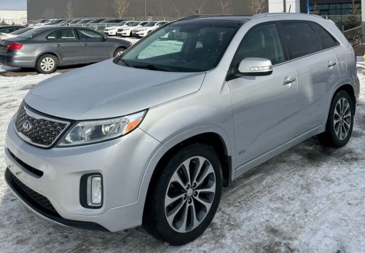 2014 Kia Sorento FWD Silver SUV Front Exterior View Calgary