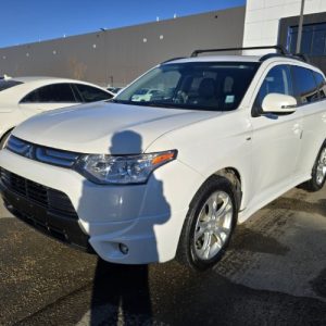 2014 Mitsubishi Outlander GT White 4x4 SUV Front Exterior View Calgary