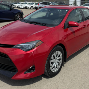 2017 Toyota Corolla LE front view