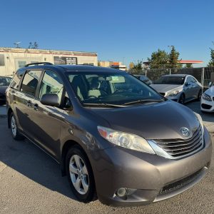 2017 Toyota Sienna LE V6 8-Pass : Well Serviced