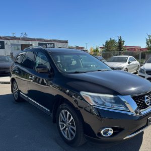 2015 Nissan Pathfinder SL 4WD V6 7-Pass : LOW MILEAGE